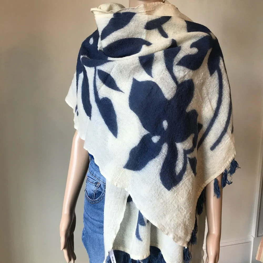 Splendid Cream and Navy Floral Wrap Scarf